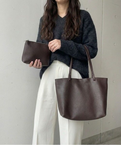 styiro(スタイロ)の「【軽量】ポーチ付きA4トートバッグ(ビジネスバッグ・レディース・ブラウン/ブラック/アイボリー・FREE)」の3枚目の写真