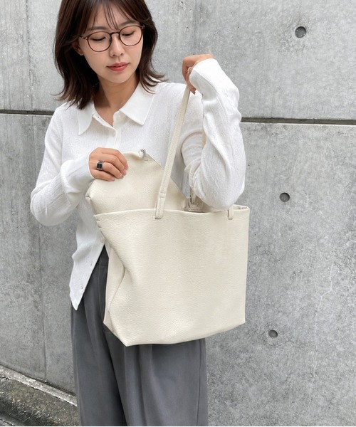 styiro(スタイロ)の「【軽量】ポーチ付きA4トートバッグ(ビジネスバッグ・レディース・ブラウン/ブラック/アイボリー・FREE)」の2枚目の写真