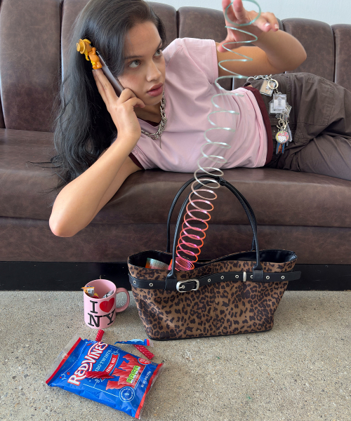 YEOMIMの「belted boat bag (leopard)（ショルダーバッグ・レディース・その他・FREE）」の5枚目の写真