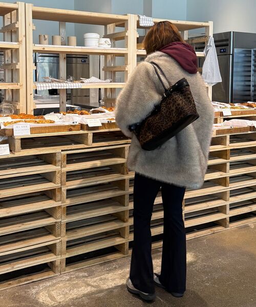 YEOMIMの「belted boat bag (leopard)（ショルダーバッグ・レディース・その他・FREE）」の6枚目の写真