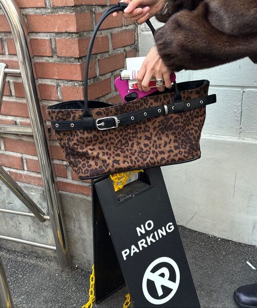 YEOMIMの「belted boat bag (leopard)（ショルダーバッグ・レディース・その他・FREE）」の8枚目の写真