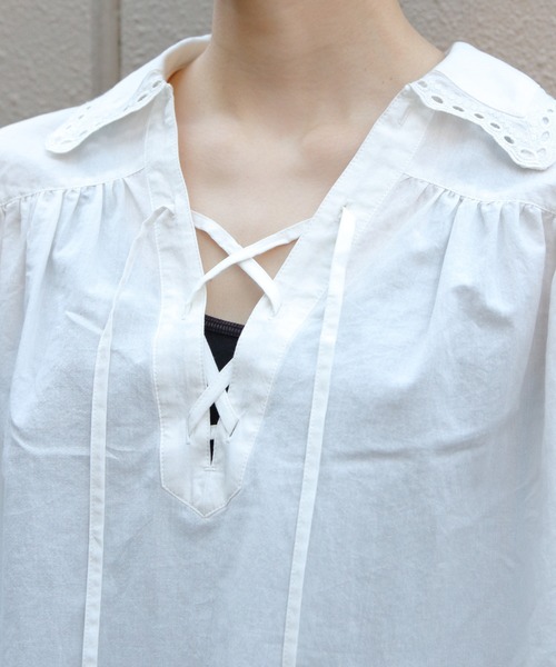 THE SHINZONE（ザ　シンゾーン）の「THE SHINZONE/シンゾーン　レースアップブラウス　LACE-UP BLOUSE　26SMSBL02（シャツ/ブラウス・レディース・ホワイト/ブラック・FREE）」の3枚目の写真