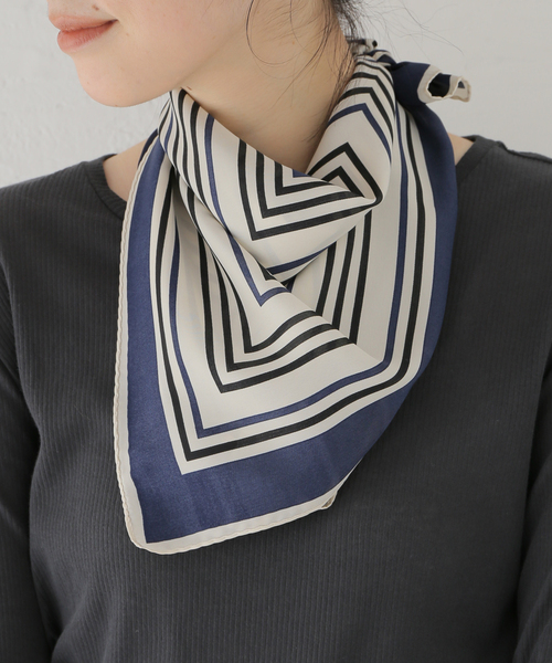 JOURNAL STANDARD relume（ジャーナルスタンダード　レリューム）の「RELUME スカーフ（ストール/ショール・レディース・ベージュ/ネイビー/レッド・FREE）」の9枚目の写真