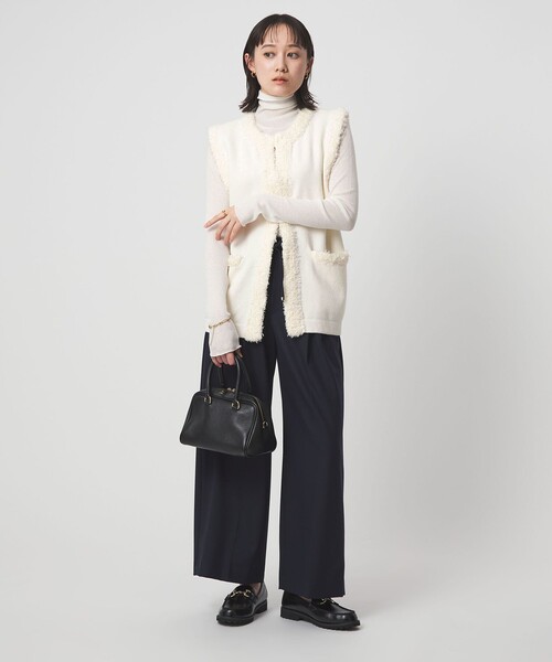 green label relaxing(グリーンレーベルリラクシング)の「ブークレ×フリンジ ベスト ウォッシャブル(ベスト・レディース・ブラック/オフホワイト・FREE)」の7枚目の写真
