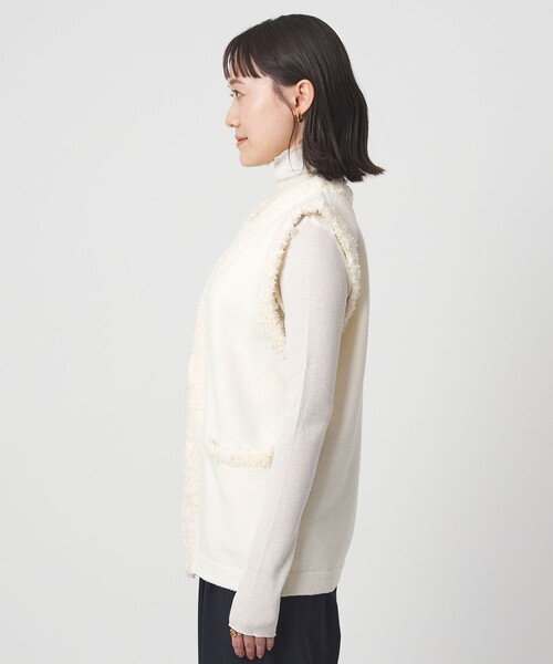 green label relaxing(グリーンレーベルリラクシング)の「ブークレ×フリンジ ベスト ウォッシャブル(ベスト・レディース・ブラック/オフホワイト・FREE)」の13枚目の写真