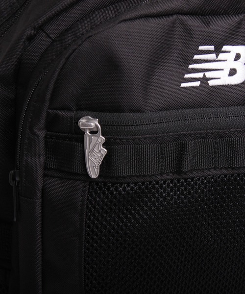 NEW BALANCE(ニューバランス)の「軽量 大容量バックパック ミニポーチ付き 32L(バックパック/リュック・メンズ・ブラック×ブラック/グレー/ブルー/パープル/ブラック・FREE)」の15枚目の写真