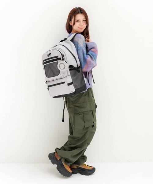 NEW BALANCE(ニューバランス)の「軽量 大容量バックパック ミニポーチ付き 32L(バックパック/リュック・メンズ・ブラック×ブラック/グレー/ブルー/パープル/ブラック・FREE)」の7枚目の写真