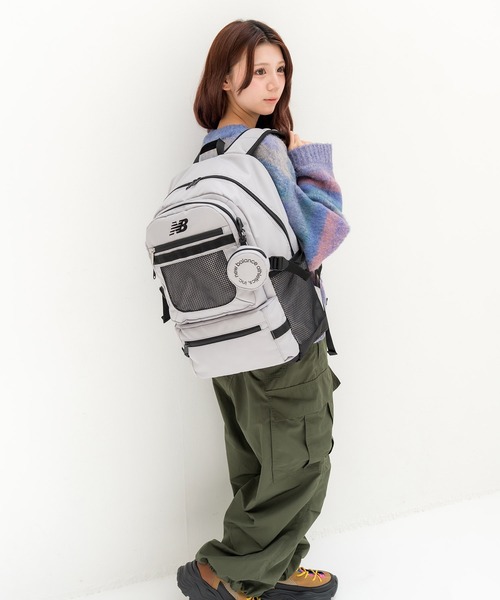 NEW BALANCE(ニューバランス)の「軽量 大容量バックパック ミニポーチ付き 32L(バックパック/リュック・メンズ・ブラック×ブラック/グレー/ブルー/パープル/ブラック・FREE)」の8枚目の写真