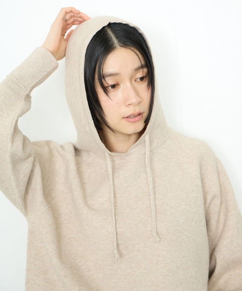 Mac-House(マックハウス)の「Idnes フードニットパーカー(パーカー・レディース・アイボリー/ブラック/チャコールグレー・FREE)」の6枚目の写真