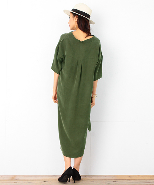 B:MING by BEAMS(ビーミングバイビームス)の「ビーミング by ビームス / とろみVネックサックワンピース 16SS(ワンピース・レディース・ブラック/オリーブ・ONE SIZE)」の5枚目の写真