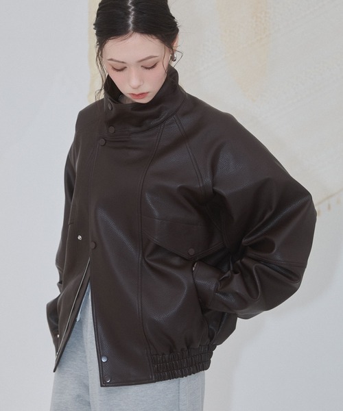 ENVYM（アンビー）の「スタンドカラー レザー オーバーサイズ ジャケット【2026年春新作】（ブルゾン・レディース・アイボリー/ブラック/ブラウン・FREE）」の3枚目の写真