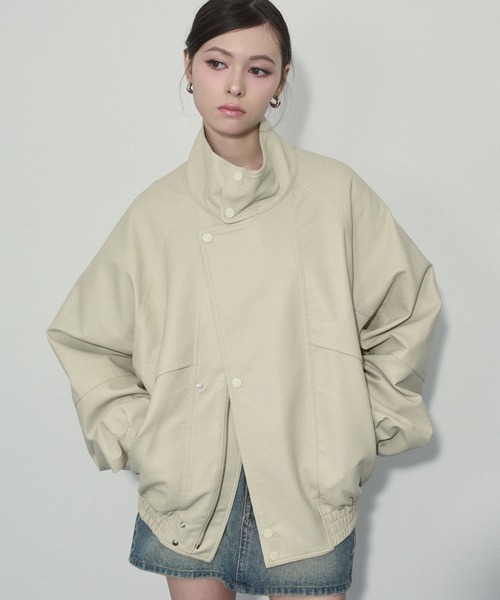 ENVYM（アンビー）の「スタンドカラー レザー オーバーサイズ ジャケット（ブルゾン・レディース・アイボリー/ブラック・FREE）」の2枚目の写真