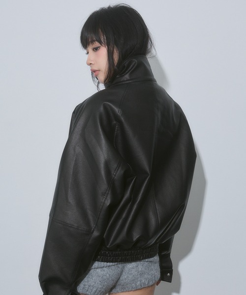 ENVYM（アンビー）の「スタンドカラー レザー オーバーサイズ ジャケット（ブルゾン・レディース・アイボリー/ブラック・FREE）」の9枚目の写真