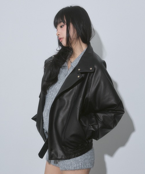 ENVYM（アンビー）の「スタンドカラー レザー オーバーサイズ ジャケット（ブルゾン・レディース・アイボリー/ブラック・FREE）」の5枚目の写真