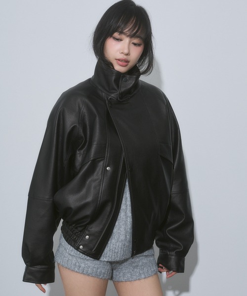 ENVYM（アンビー）の「スタンドカラー レザー オーバーサイズ ジャケット（ブルゾン・レディース・アイボリー/ブラック・FREE）」の7枚目の写真