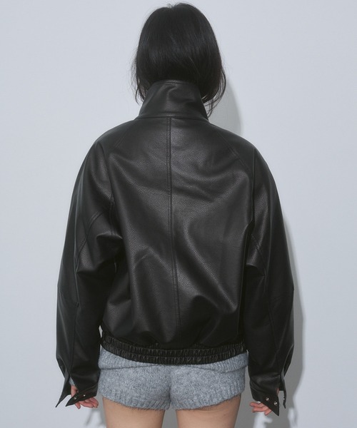 ENVYM（アンビー）の「スタンドカラー レザー オーバーサイズ ジャケット（ブルゾン・レディース・アイボリー/ブラック・FREE）」の14枚目の写真