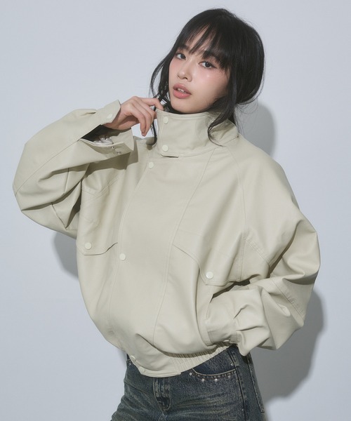 ENVYM（アンビー）の「スタンドカラー レザー オーバーサイズ ジャケット（ブルゾン・レディース・アイボリー/ブラック・FREE）」の22枚目の写真