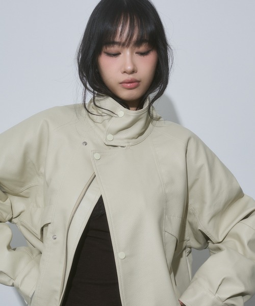 ENVYM（アンビー）の「スタンドカラー レザー オーバーサイズ ジャケット（ブルゾン・レディース・アイボリー/ブラック・FREE）」の19枚目の写真