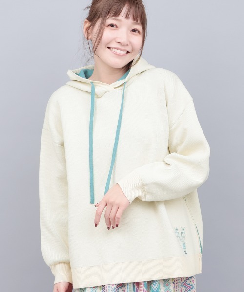 チチカカ（チチカカ）の「イェイエンブロイダリー スウェットライクニットフーディー（ニット/セーター・レディース・チャコールグレー/ピンク/アイボリー・FREE）」の2枚目の写真