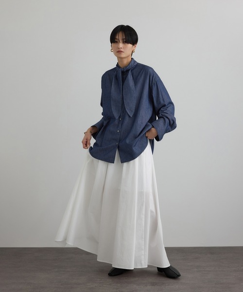 SALON adam et rope'(サロン アダム エ ロペ)の「【WEB限定】フラールボウタイデニムブラウス(シャツ/ブラウス・レディース・サックスブルー/ブルー系その他4・FREE)」の5枚目の写真