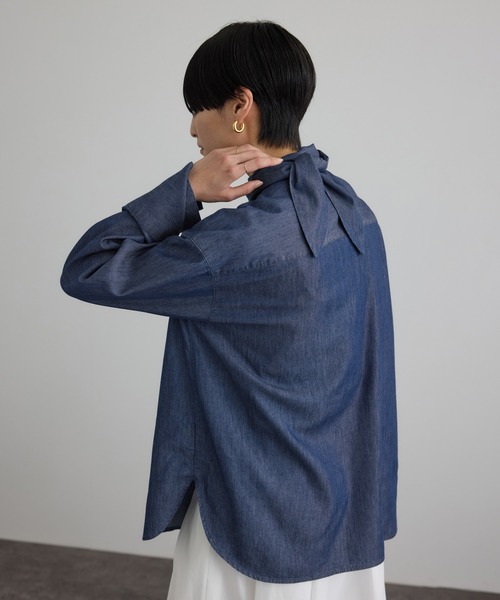SALON adam et rope'(サロン アダム エ ロペ)の「【WEB限定】フラールボウタイデニムブラウス(シャツ/ブラウス・レディース・サックスブルー/ブルー系その他4・FREE)」の10枚目の写真