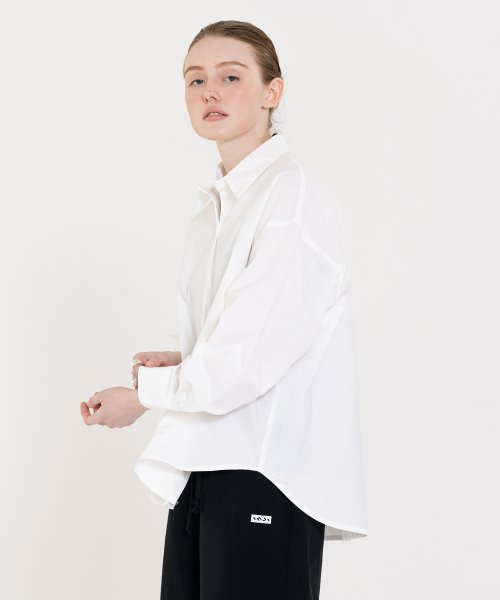 INJIACTIVE(インジアクティブ)の「クラシックコットンシャツ ホワイト(シャツ/ブラウス・レディース・その他・ONE SIZE)」の2枚目の写真
