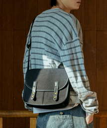 eastserviceshop（イーストサービスショップ）の「キャンバスレザーバックルクロスバッグ - ブラック（メッセンジャーバッグ）」