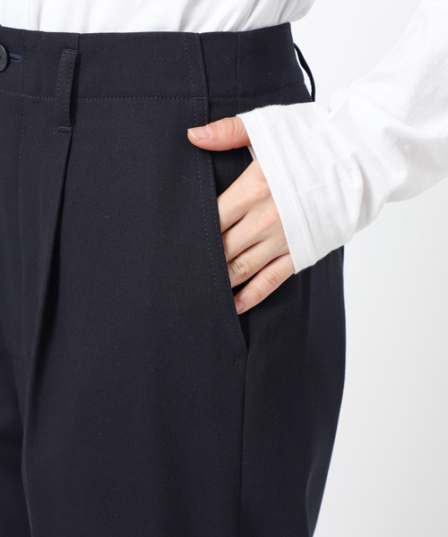 Spick & Span(スピックアンドスパン)の「ドレープチノ1タックストレートパンツ(スラックス・レディース・ネイビー/ベージュ・38/36)」の14枚目の写真