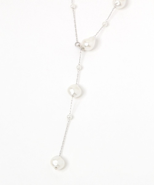 GLOBAL WORK(グローバルワーク)の「ガラス変形パールY字ネックレス/637732(ネックレス・レディース・シルバー/ゴールド・FREE)」の2枚目の写真