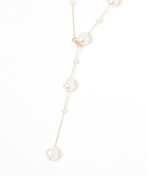 GLOBAL WORK(グローバルワーク)の「ガラス変形パールY字ネックレス/637732(ネックレス・レディース・シルバー/ゴールド・FREE)」の1枚目の写真