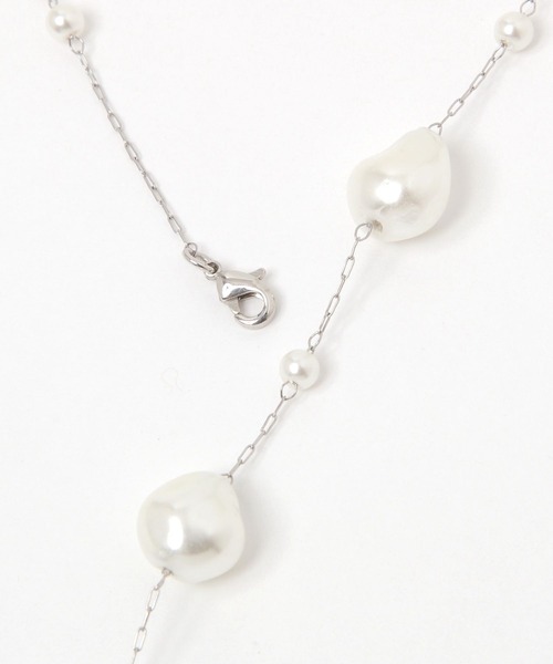 GLOBAL WORK(グローバルワーク)の「ガラス変形パールY字ネックレス/637732(ネックレス・レディース・シルバー/ゴールド・FREE)」の4枚目の写真