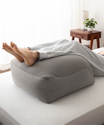 EMOOR（エムール）の「ふくらはぎを支えるまくら（クッション/クッションカバー）」