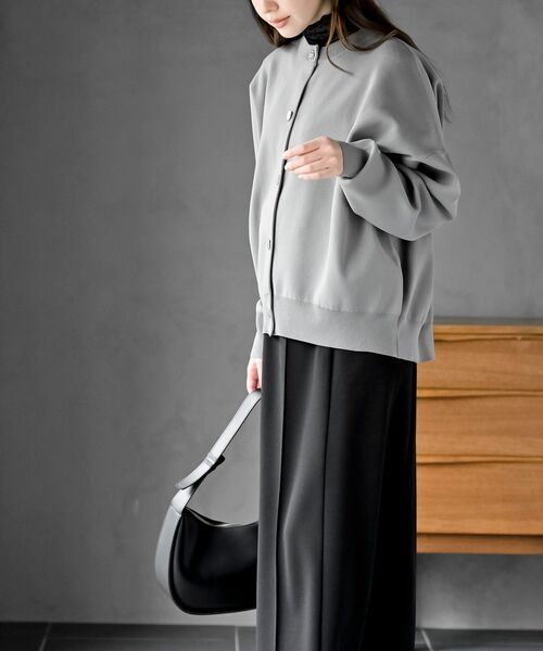 rps（アールピーエス）の「ゴールドボタンクルーネックスポンジニットカーディガン（カーディガン/ボレロ・レディース・グレー/ブラック/シルバーグレー/グレイッシュブルー・フリー）」の6枚目の写真