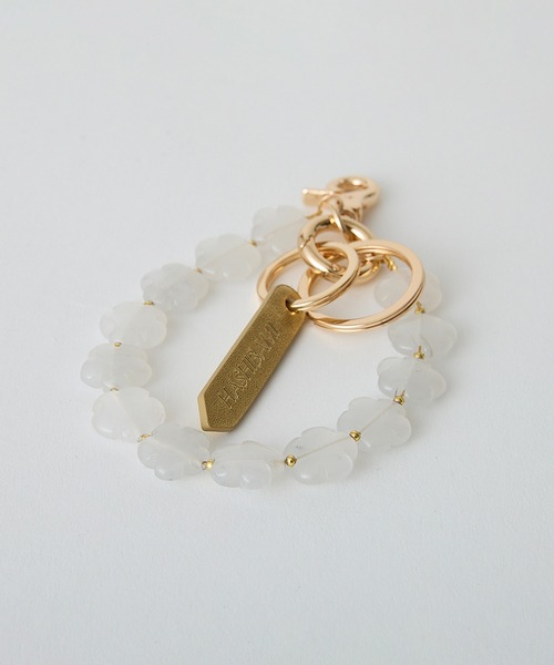 HASHIBAMI（ハシバミ）の「【HASHIBAMI】マルチ花型天然石 ハンドストラップ（スマホグッズ・レディース・シルバー/ゴールド/イエロー/ホワイト・FREE）」の10枚目の写真
