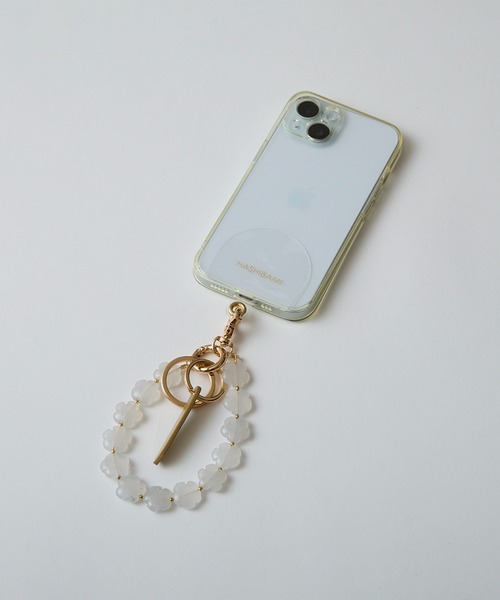 HASHIBAMI（ハシバミ）の「【HASHIBAMI】マルチ花型天然石 ハンドストラップ（スマホグッズ・レディース・シルバー/ゴールド/イエロー/ホワイト・FREE）」の5枚目の写真