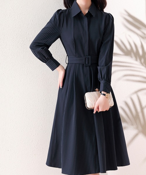 &soiree(アンドソワレ)の「ウエストベルト付きストライプ柄シャツワンピース(ワンピース・レディース・ネイビー・X-LARGE/LARGE/MEDIUM/SMALL)」の2枚目の写真