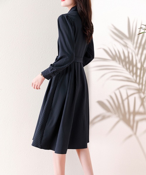 &soiree(アンドソワレ)の「ウエストベルト付きストライプ柄シャツワンピース(ワンピース・レディース・ネイビー・X-LARGE/LARGE/MEDIUM/SMALL)」の3枚目の写真