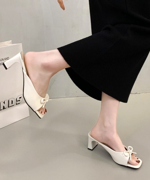 mebole(メボレ)の「リボンミュールサンダル(サンダル・レディース・ブラック/ホワイト・LARGE/MEDIUM/SMALL)」の7枚目の写真
