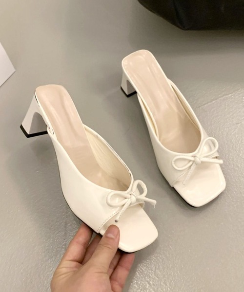 mebole(メボレ)の「リボンミュールサンダル(サンダル・レディース・ブラック/ホワイト・LARGE/MEDIUM/SMALL)」の9枚目の写真