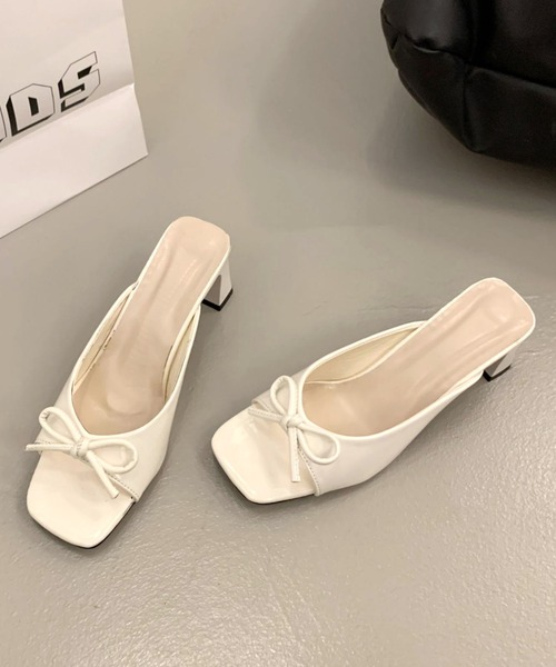 mebole(メボレ)の「リボンミュールサンダル(サンダル・レディース・ブラック/ホワイト・LARGE/MEDIUM/SMALL)」の11枚目の写真
