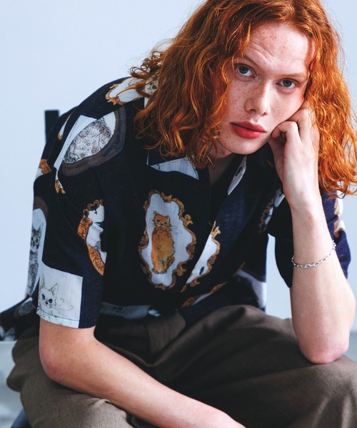 Revo.（レボ）の「Revo. ヴィンテージライク アニマル キャットパターン ボックス セミオープンカラーシャツ（シャツ/ブラウス・メンズ・ナチュラル/サックスブルー/ブラック・2/1）」の4枚目の写真