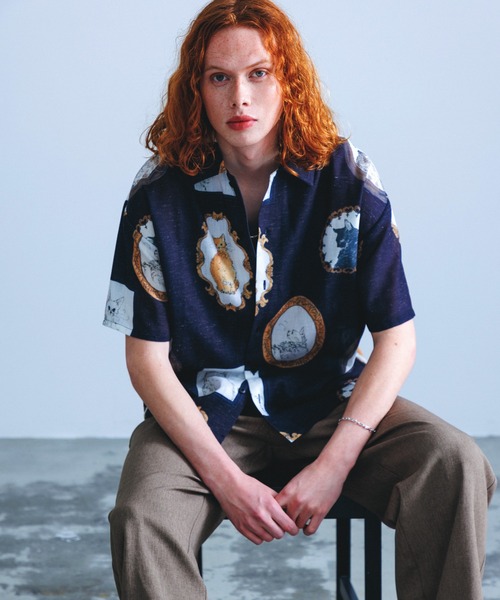 Revo.（レボ）の「Revo. ヴィンテージライク アニマル キャットパターン ボックス セミオープンカラーシャツ（シャツ/ブラウス・メンズ・ナチュラル/サックスブルー/ブラック・2/1）」の6枚目の写真