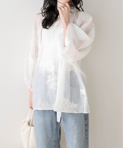 SUGAR BISKET(シュガービスケット)の「フラワー刺繍シアーブラウス(シャツ/ブラウス・レディース・ブラック/ホワイト/ベージュ・フリー)」の5枚目の写真