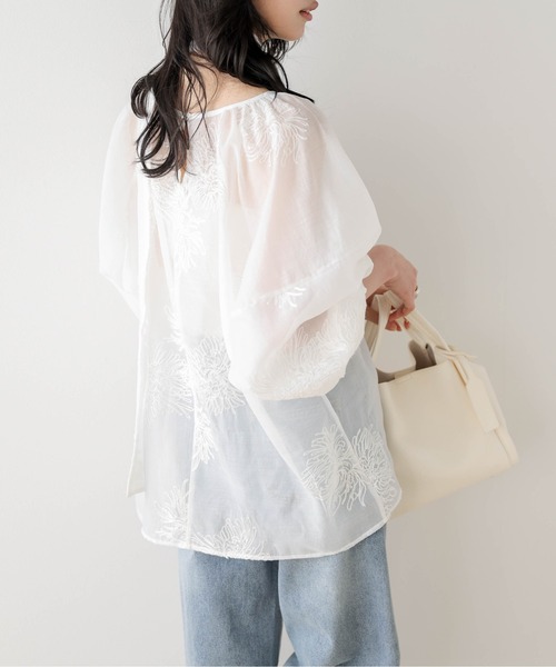SUGAR BISKET(シュガービスケット)の「フラワー刺繍シアーブラウス(シャツ/ブラウス・レディース・ブラック/ホワイト/ベージュ・フリー)」の6枚目の写真