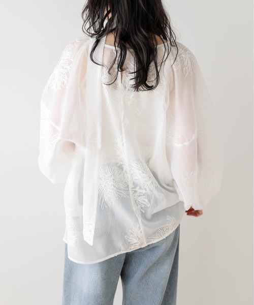 SUGAR BISKET(シュガービスケット)の「フラワー刺繍シアーブラウス(シャツ/ブラウス・レディース・ブラック/ホワイト/ベージュ・フリー)」の7枚目の写真