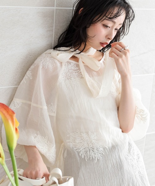 SUGAR BISKET(シュガービスケット)の「フラワー刺繍シアーブラウス(シャツ/ブラウス・レディース・ブラック/ホワイト/ベージュ・フリー)」の21枚目の写真