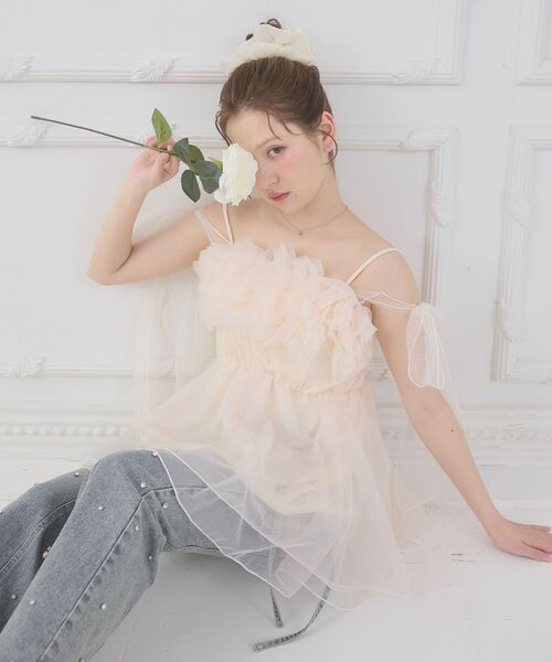 MAJESTIC LEGON（マジェスティックレゴン）の「ショルダーリボンフリルビスチェ（キャミソール・レディース・グレー/アイボリー/ピンク・MEDIUM）」の3枚目の写真