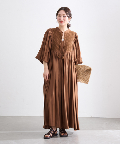 JOURNAL STANDARD(ジャーナルスタンダード)の「インディアクロスエンブロイダリーワンピース(ワンピース・レディース・ブラウン/ネイビー・FREE)」の4枚目の写真