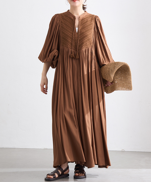 JOURNAL STANDARD(ジャーナルスタンダード)の「インディアクロスエンブロイダリーワンピース(ワンピース・レディース・ブラウン/ネイビー・FREE)」の7枚目の写真