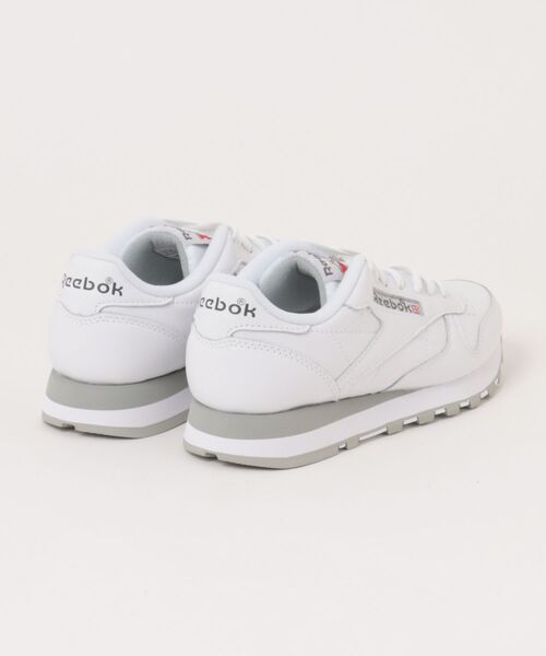 ASBee(アスビー)の「Reebok リーボック CLASSIC LEATHER レディースレザースニーカー(クラシックレザー) 107421 100008789 フットウェアホワイト/ピュアグレー3/ピュアグレー(スニーカー・レディース・ホワイト・24.0cm/23.5cm/25.0cm/24.5cm/23.0cm)」の2枚目の写真